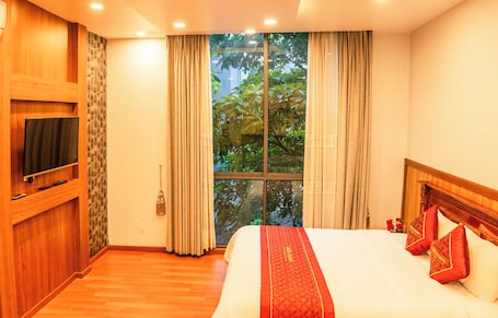 Escritorio y wifi gratis . Chau Giang Hotel