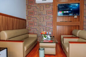 Luxury Double Room | Living area - Chau Giang Hotel (Thanh Pho Ho Chi Minh)