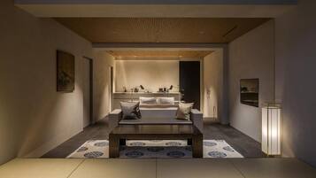 King Room with River View-3rd Floor | Lobby