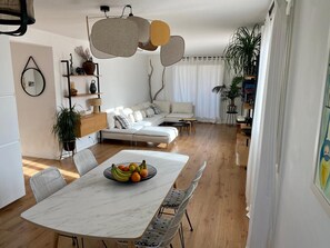 Interior - Exceptional Apartment with Stunning Saint-Tropez View (Saint-Tropez)
