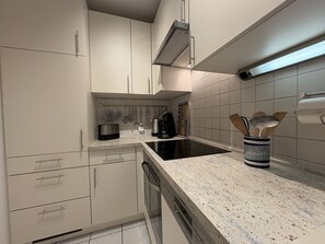 Refrigerador, horno, parrilla de estufa y lavavajillas 