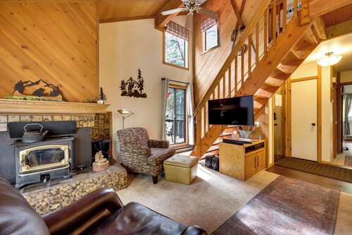 1 Mi to Shaver Lake! Family & Couples Condo