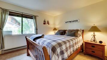 1 bedroom, desk, internet, bed sheets