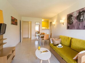 Living area - Nice T2 in a beautiful residence in SAINT TROPEZ (Saint-Tropez)