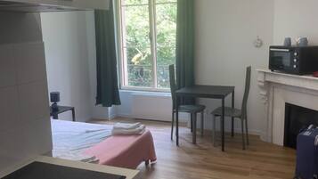 1 habitación, wifi y ropa de cama