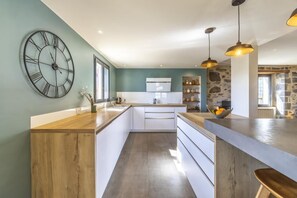 Private kitchen - IRAZABAL BEHERIA VILLA (ESPELETTE)