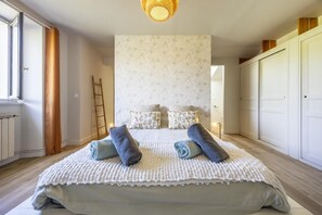 3 dormitorios, tabla de planchar con plancha, wifi gratis y ropa de cama