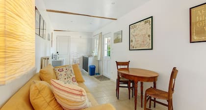 Holiday Home “La Petite Chaumière” with Shared Garden