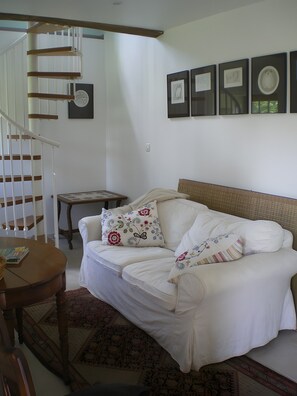 Living area - Holiday Home 'La Petite Chaumière' with Shared Garden (Sainte-Foy)