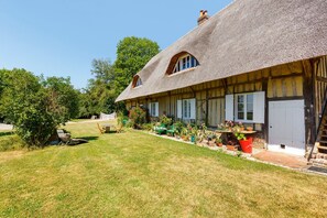 Exterior - Holiday Home “La Petite Chaumière” with Shared Garden (Sainte-Foy)