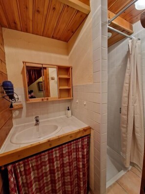 Shower, hair dryer, towels - Les Chryolles - The springs (Valmeinier)