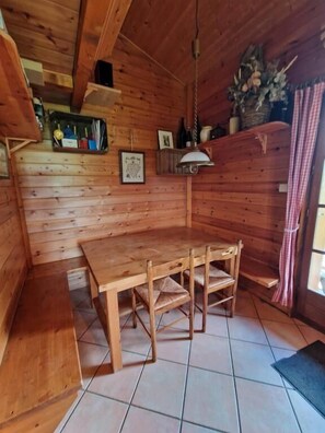Dining - Les Chryolles - The springs (Valmeinier)
