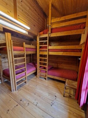 5 habitaciones, cuna de viaje, internet y ropa de cama 