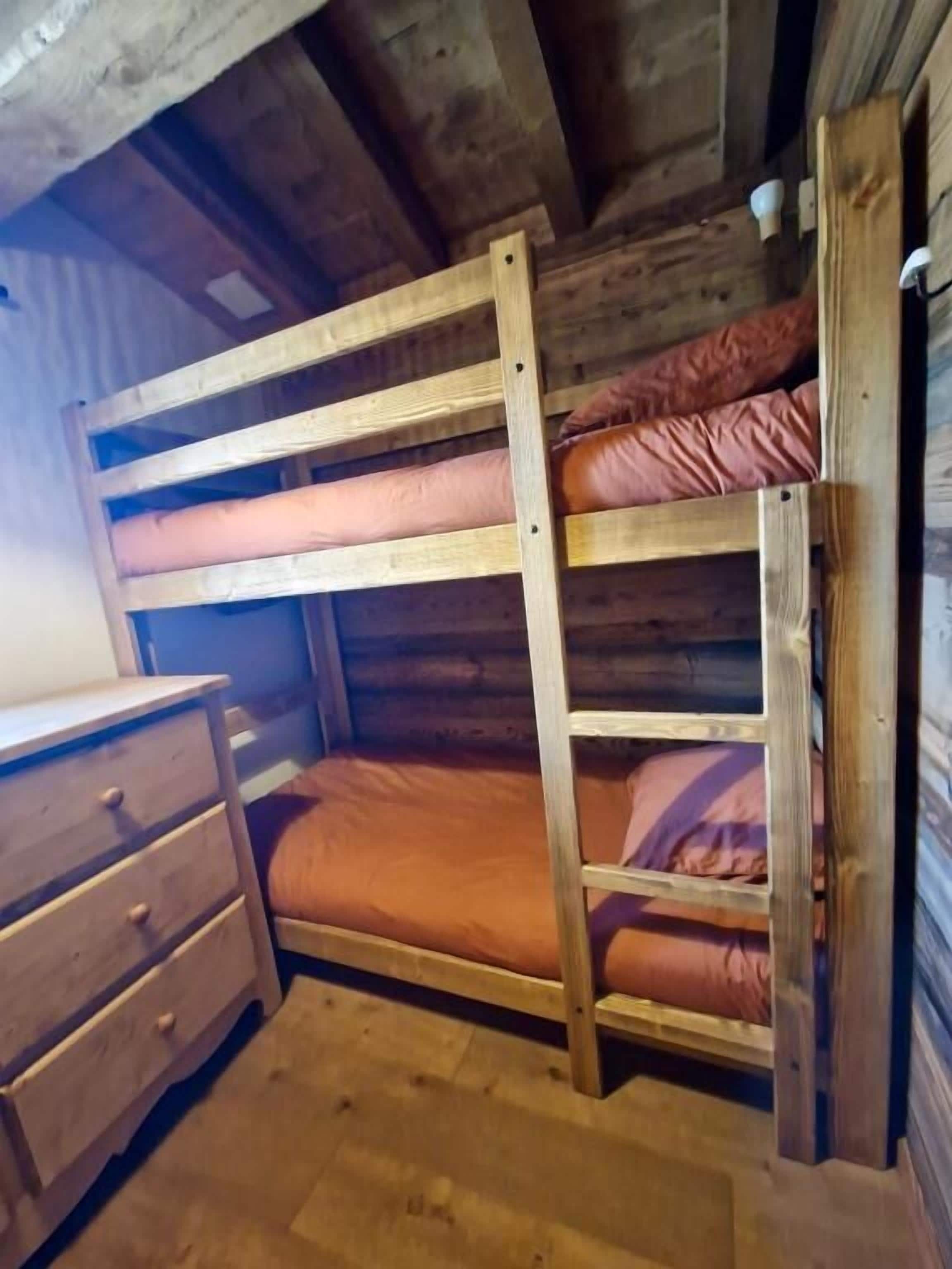 4 bedrooms, travel crib, free WiFi, bed sheets