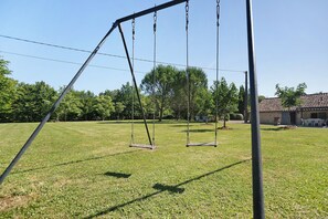 Children’s area - Gite les Tournesols – with Pool, Near Dordogne (Sérignac-Péboudou)