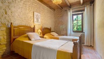 3 bedrooms, iron/ironing board, WiFi