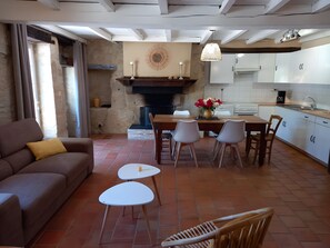 Televisión, chimenea y tenis de mesa 