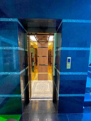 Interior - The Empire Rooms & Boutique Near Cyber City Gurgaon (Gurugram)