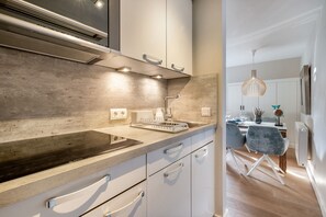 Fridge, microwave, stovetop, dishwasher - Relaxing time-out on 2 floors with balcony in Hörnum on Sylt - Budersand 53 (Hörnum (Sylt))