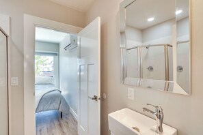 Bathroom - Mtn Views! Reimagined Container Home in Cedar City (Cedar City)
