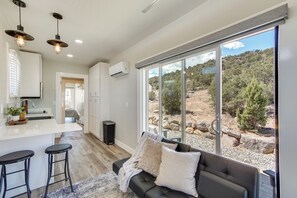 Living area - Mtn Views! Reimagined Container Home in Cedar City (Cedar City)