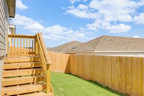 Property grounds - Extended Family Getaway! 5 Mi to Gruene District (New Braunfels)
