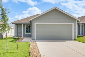 Exterior - Extended Family Getaway! 5 Mi to Gruene District (New Braunfels)