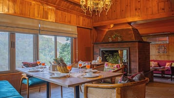 Classic Villa | Dining room