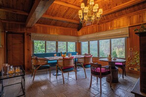 In-room dining - ELIVAAS Blushing Pines Stunning 3 BHK  (Bhowali Range)