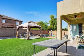 Outdoor dining - Desert Oasis w/ Fire Pit: 6 Mi to Cardinals Games (Glendale)