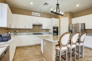 Private kitchen - Desert Oasis w/ Fire Pit: 6 Mi to Cardinals Games (Glendale)