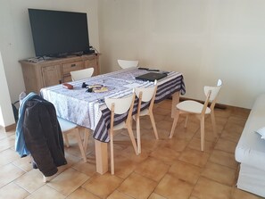 Dining - Vrbo Property (La Rochelle)