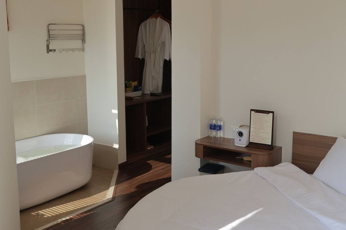 Basic Double Room Single Use, Non Smoking, Mountain View