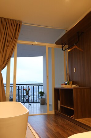 Basic Double Room Single Use, Non Smoking, Mountain View | Bahagian dalam