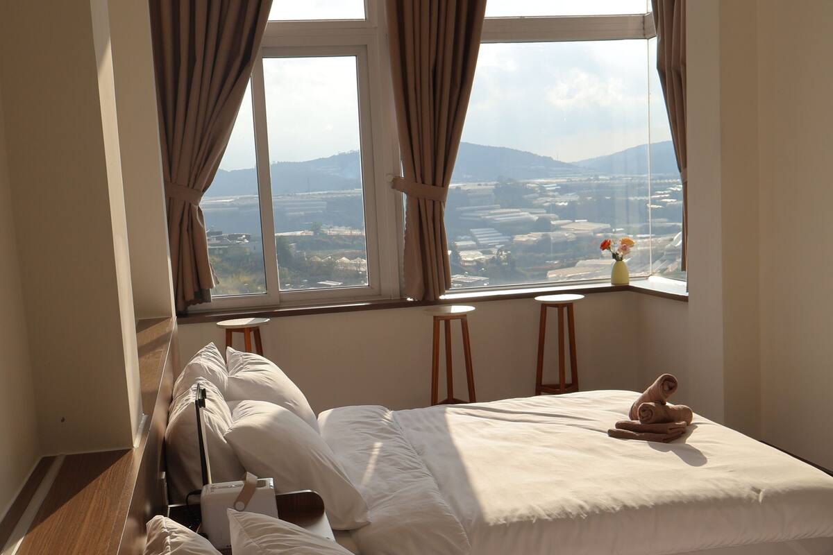 Standard Double or Twin Room, Non Smoking, Mountain View