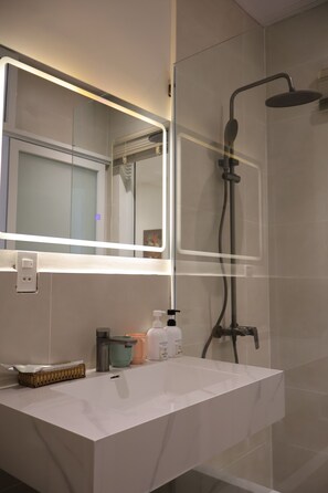 Basic Double Room Single Use, Non Smoking | Bilik Mandi