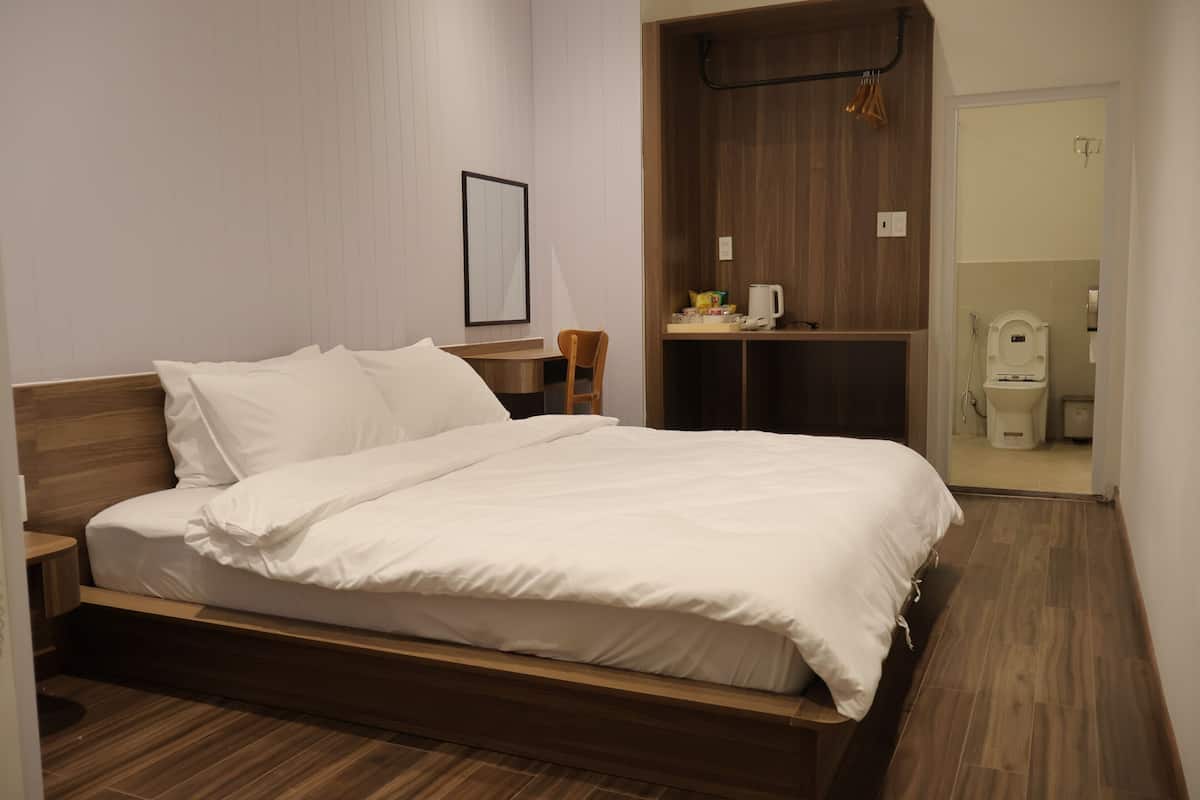 Basic Double Room Single Use, 1 Queen Bed, Non Smoking