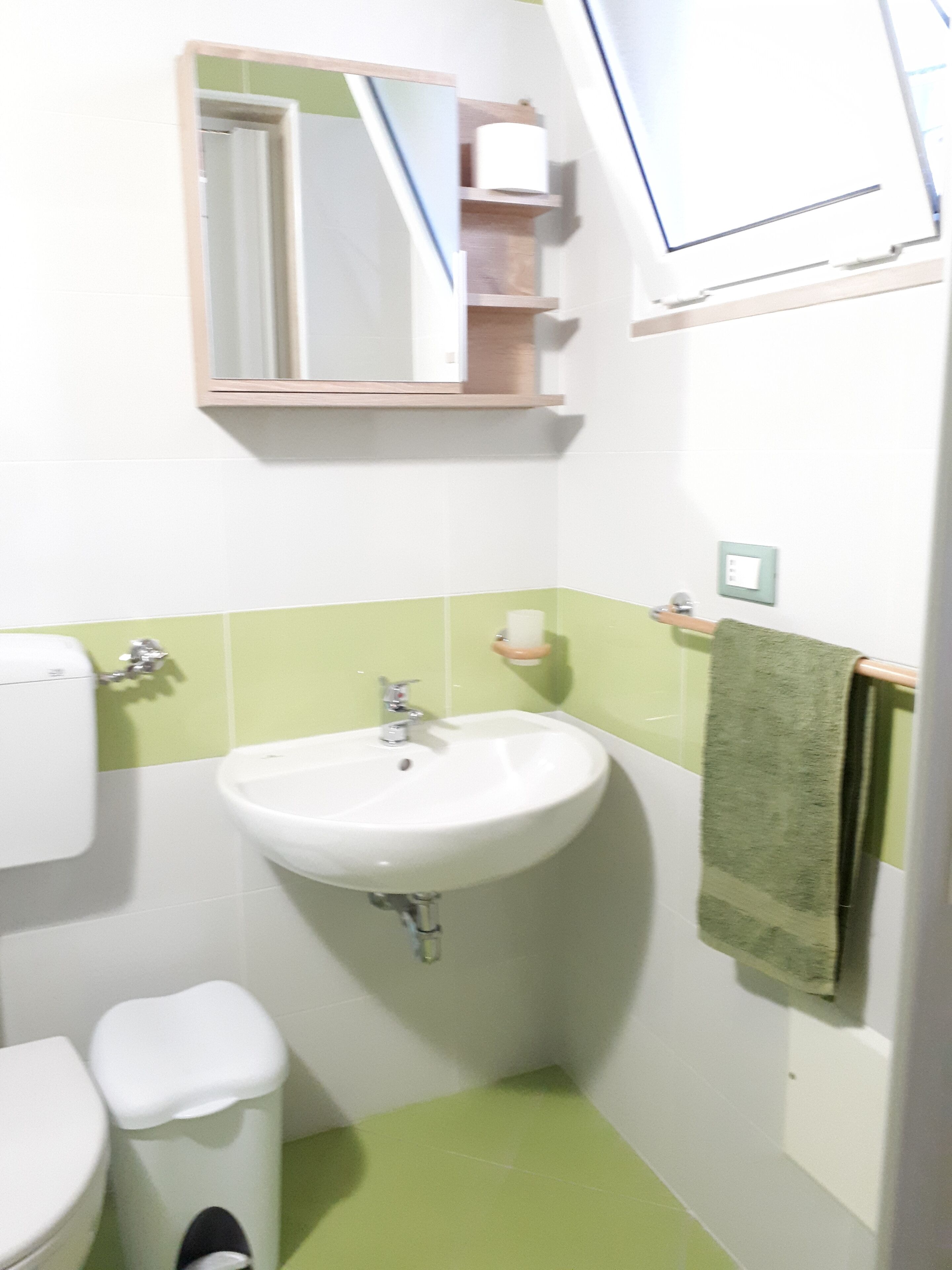Doccia, bidet, asciugamani, sapone