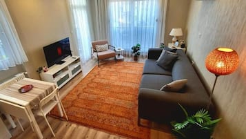 Apartment, Balcony, City View | Living area