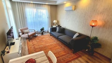 Apartment, Balcony, City View | Living area