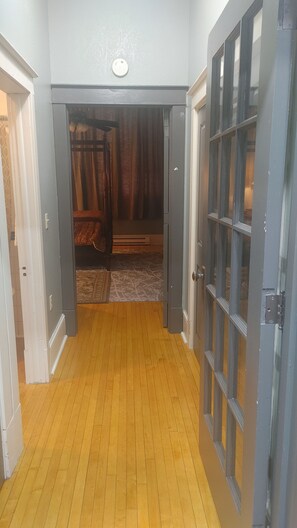 Room - Adorable 1-bedroom apartment with AC in charming Cumberland (Cumberland)