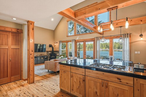Lakebay Hideaway: Private Lakefront House on the Key Peninsula