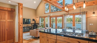 Lakebay Hideaway: Private Lakefront House on the Key Peninsula