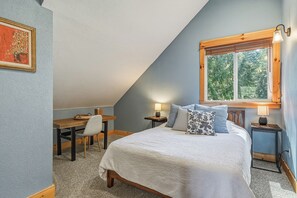 Room - Lakebay Hideaway: Beautiful Private Lakefront House (Home)