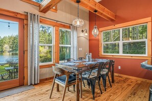 Dining - Lakebay Hideaway: Beautiful Private Lakefront House (Home)