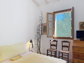 3 bedrooms, bed sheets - Very nice apartment in a charming village house, village of Pigna (Pigna)
