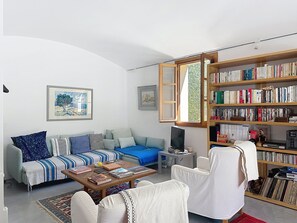 Living area - Very nice apartment in a charming village house, village of Pigna (Pigna)