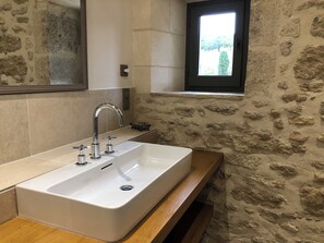 Bathroom - Vrbo Property (Uzès)