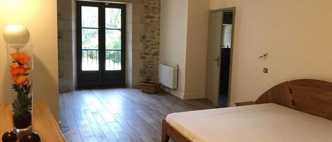 4 bedrooms, free WiFi, bed sheets