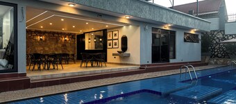Vee Hotel Apartments